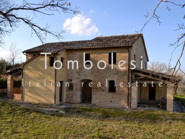 Rustico in vendita a Montefortino, Marche