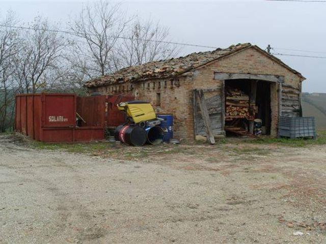 Rustico in vendita a Montale, Marche