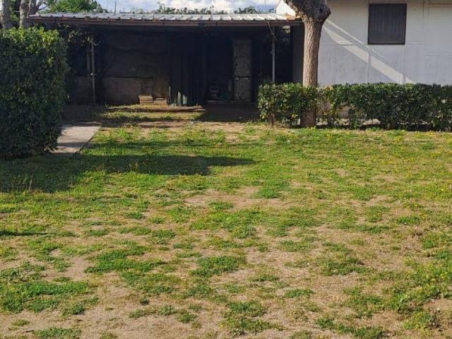 Rustico in vendita a Marina di Tor San Lorenzo Sud, Roma Capitale