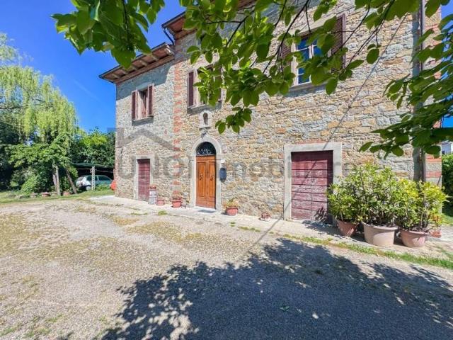 Rustico in vendita a Palazzo Del Pero, Toscana