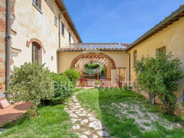 Rustico in vendita a Palazzo Del Pero, Toscana