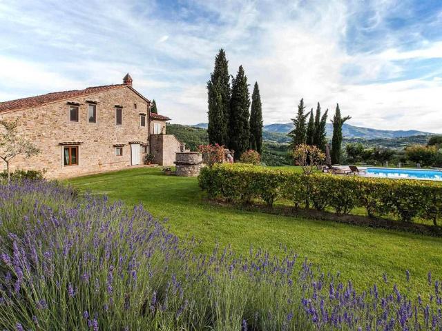 Rustico in vendita a Palazzo Del Pero, Toscana