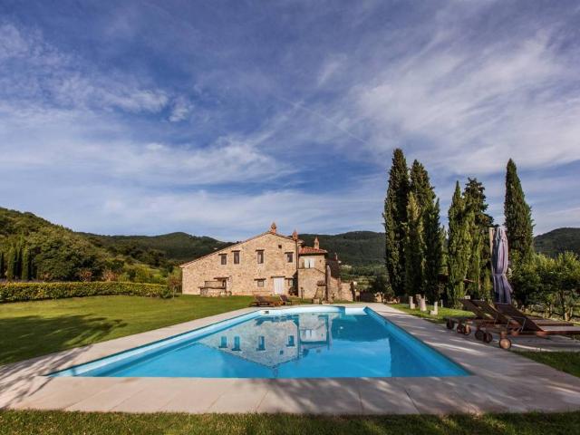 Rustico in vendita a Palazzo Del Pero, Toscana