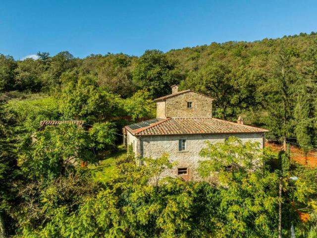 Rustico in vendita a Palazzo Del Pero, Toscana