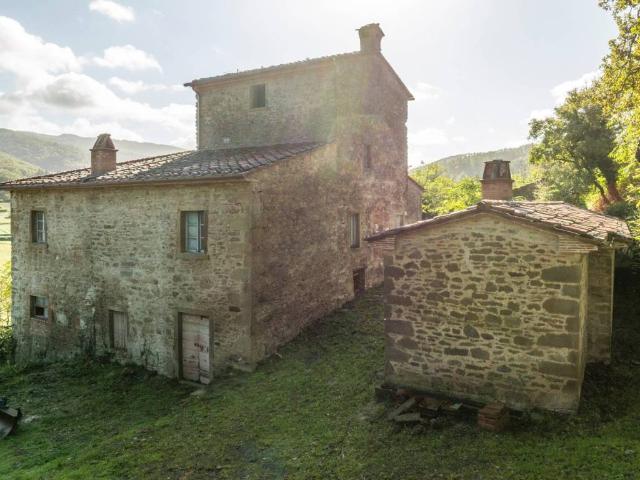 Rustico in vendita a Palazzo Del Pero, Toscana