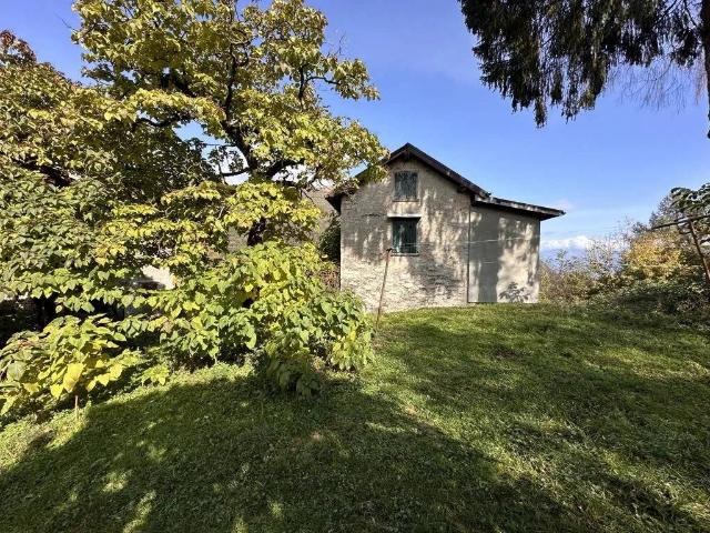Rustico in vendita a Argegno, Lombardia