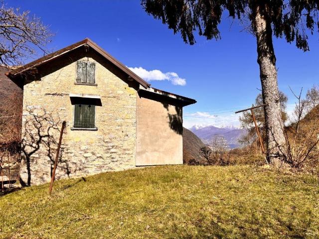 Rustico in vendita a Argegno, Lombardia