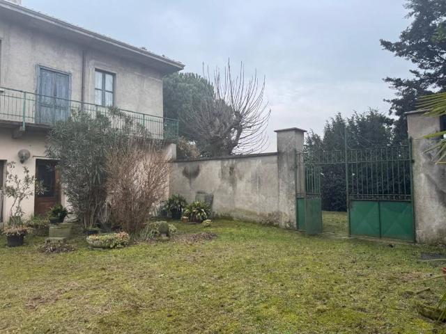 Rustico in vendita a Arluno, Lombardia