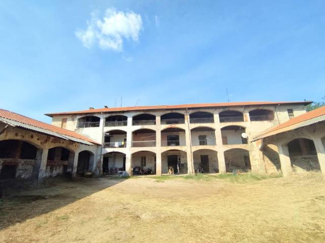 Rustico in vendita a Arluno, Lombardia