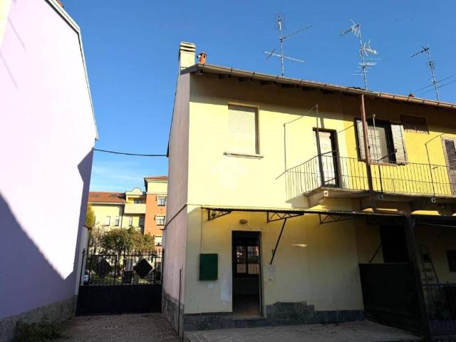 Rustico in vendita a Arluno, Lombardia