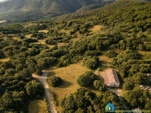 Rustico in vendita a Alzachèna/Arzachena, Arzachena