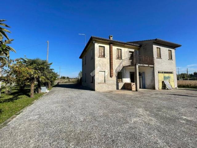 Rustico in vendita a Arzergrande, Veneto