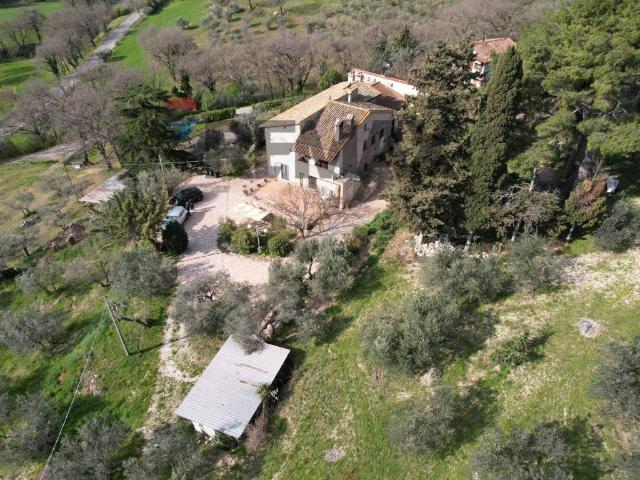 Rustico in vendita a Col d'Erba III, Assisi