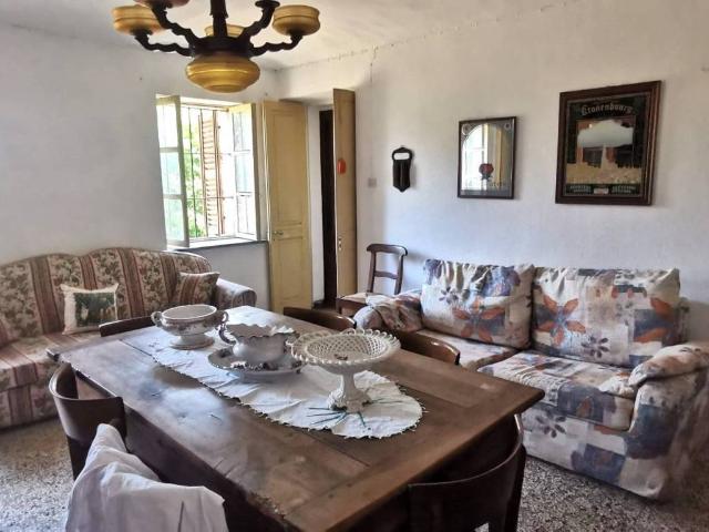 Rustico in vendita a Quarto Superiore, Piemonte