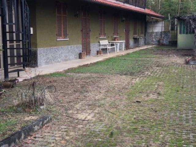 Rustico in vendita a Montemarzo, Piemonte