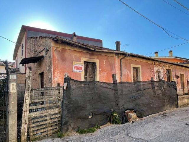 Rustico in vendita a Avezzano, Abruzzo