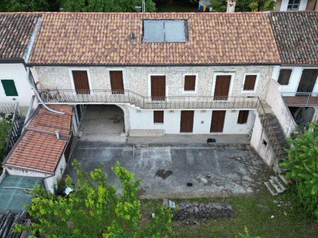 Rustico in vendita a Aviano, Friuli-Venezia Giulia