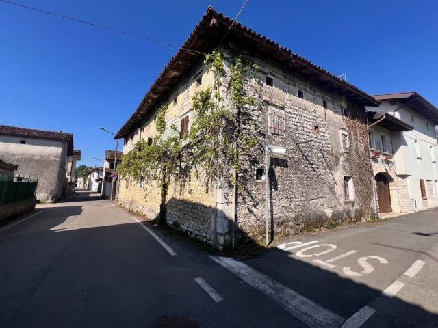Rustico in vendita a Aviano, Friuli-Venezia Giulia