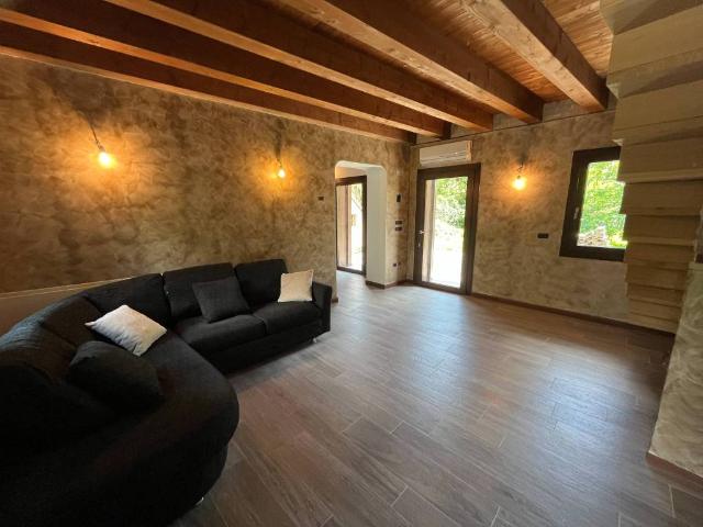 Rustico in vendita a Aviano, Friuli-Venezia Giulia