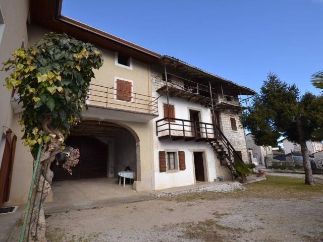 Rustico in vendita a Aviano, Friuli-Venezia Giulia