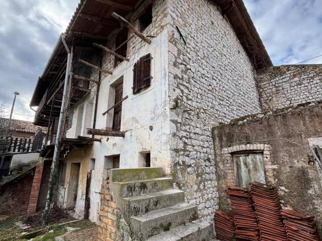 Rustico in vendita a Aviano, Friuli-Venezia Giulia