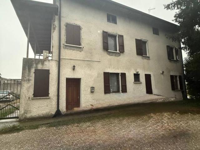 Rustico in vendita a Azzanello, Lombardia