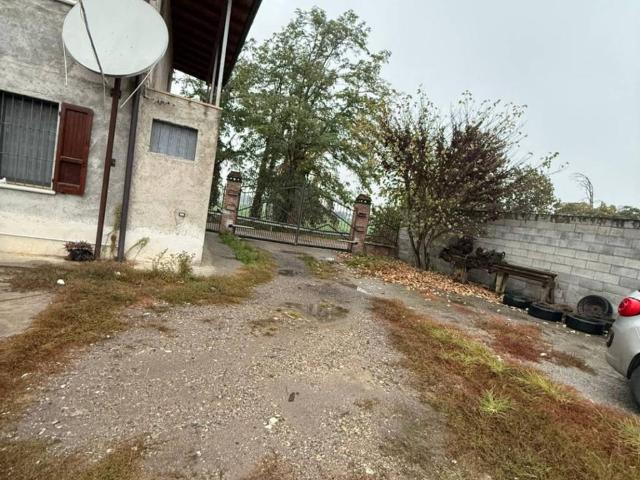Rustico in vendita a Azzanello, Lombardia