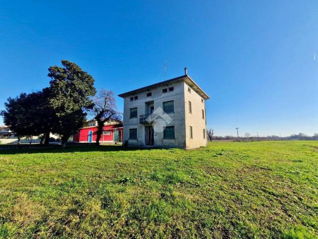 Rustico in vendita a Azzano Decimo, Friuli-Venezia Giulia