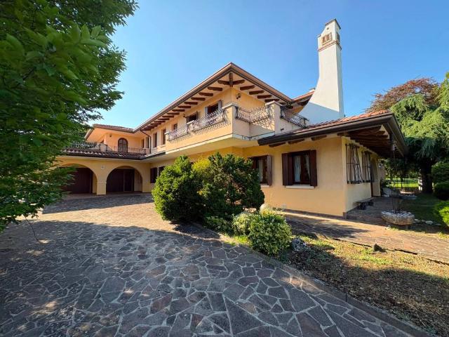 Rustico in vendita a Azzano Decimo, Friuli-Venezia Giulia