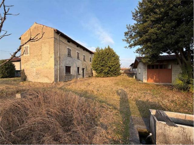 Rustico in vendita a Fiume Veneto, Friuli-Venezia Giulia