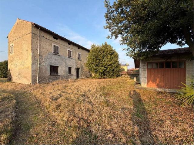 Rustico in vendita a Fiume Veneto, Friuli-Venezia Giulia