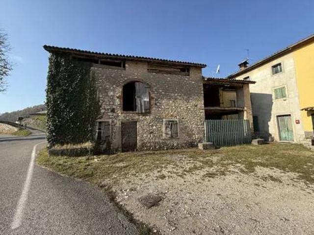 Rustico in vendita a Badia Calavena, Veneto