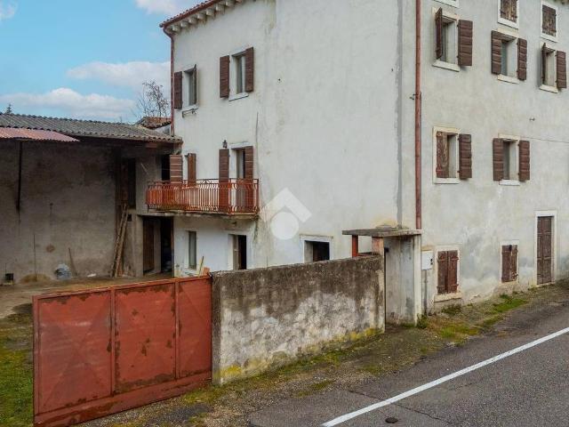 Rustico in vendita a Badia Calavena, Veneto