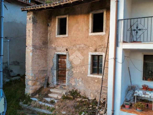 Rustico in vendita a Badia Calavena, Veneto