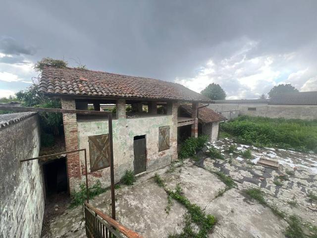 Rustico in vendita a Badia Pavese, Lombardia