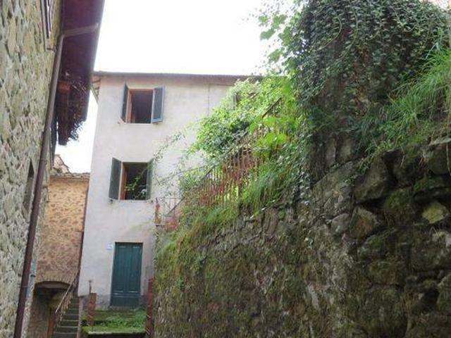 Rustico in vendita a Unione dei comuni Media Valle del Serchio, Bagni Di Lucca Villa