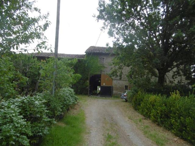 Rustico in vendita a Terra di Mezzo, Re