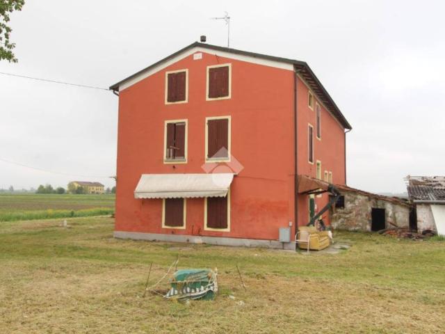 Rustico in vendita a Terra di Mezzo, Re