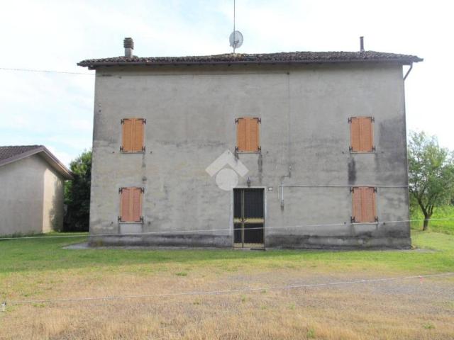 Rustico in vendita a Terra di Mezzo, Re