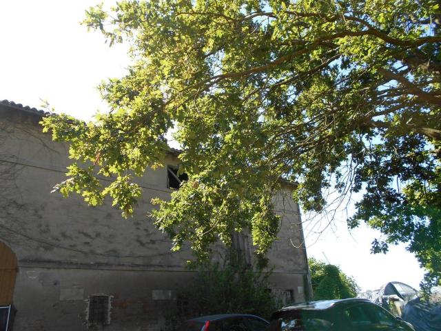 Rustico in vendita a Terra di Mezzo, Re