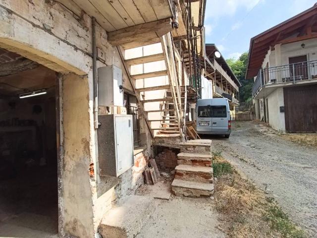 Rustico in vendita a Unione Montana di Comuni delle Valli di Lanzo, Ceronda e Casternone, Piemonte
