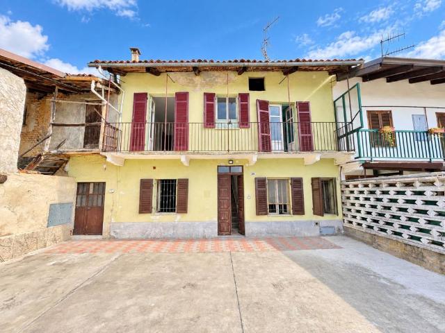 Rustico in vendita a Aprato, Baldissero d'Alba