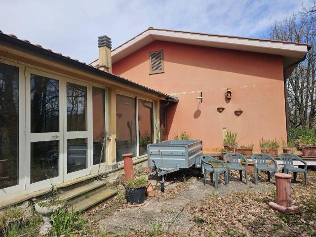 Rustico in vendita a Barbarano Romano, Lazio