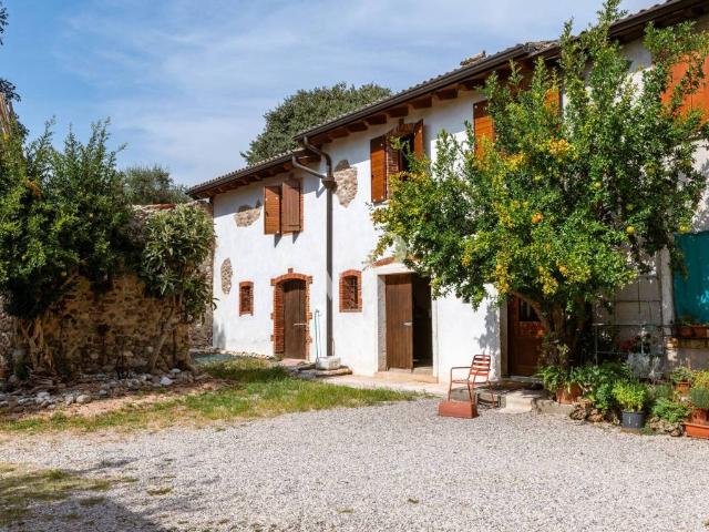 Rustico in vendita a Cisano, Bardolino