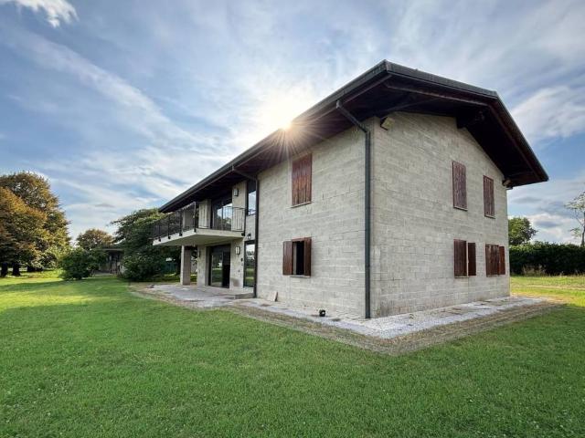Rustico in vendita a Bareggio, Lombardia