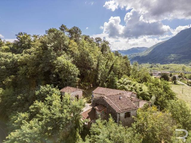Rustico in vendita a Bebbio, Barga