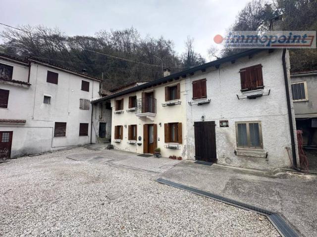 Rustico in vendita a Villaggio Europa, Bassano Del Grappa