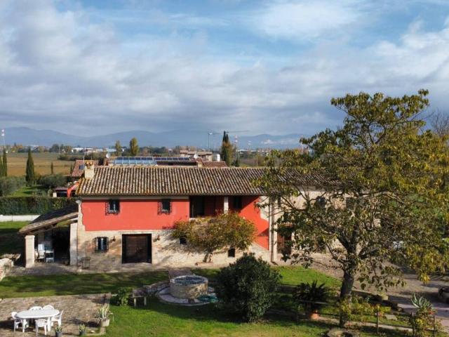 Rustico in vendita a Bastia Umbra, Umbria