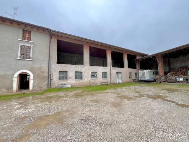 Rustico in vendita a Bedizzole, Lombardia