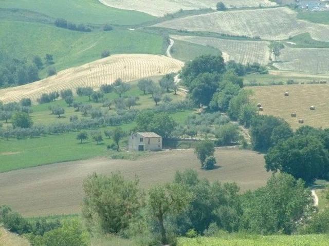 Rustico in vendita a Bellante, Abruzzo